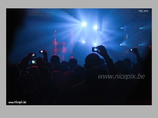 2010-02-20 Faithless-067