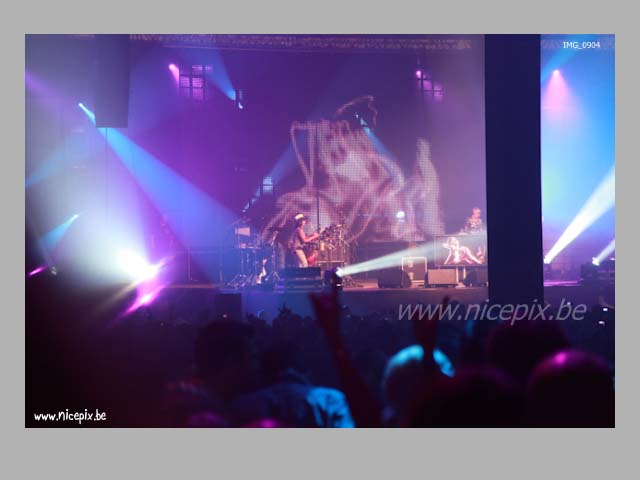 2010-02-20 Faithless-072